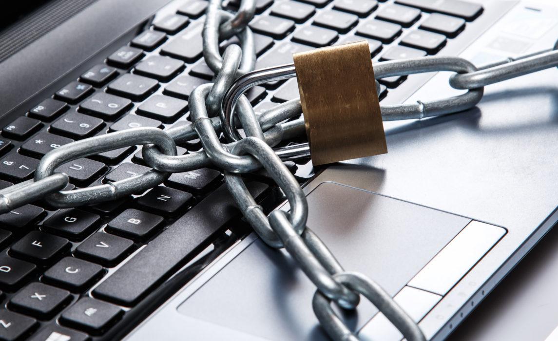 Recognizing and⁢ Avoiding Common Online​ Scams and phishing Attempts